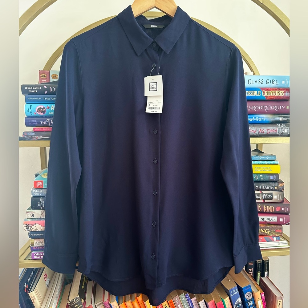 BNWT UNIQLO Navy Easy Care Button Down Shirt  👔